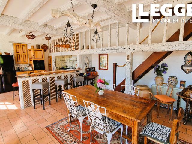 Belle propriété avec étang privé, 3 hectares et dépendances – Beauronne