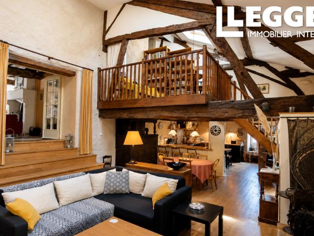 Belle propriété de 3 chambres avec 2 gites et un étang sur 1,9 hectares de terrain boisé