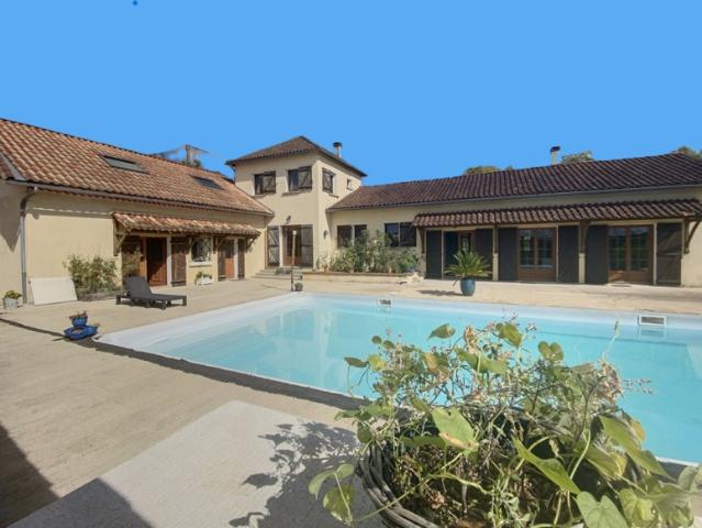 BELLE PROPRIETE DE 22 HA AVEC MAISON D'HABITATION EN PERIGO