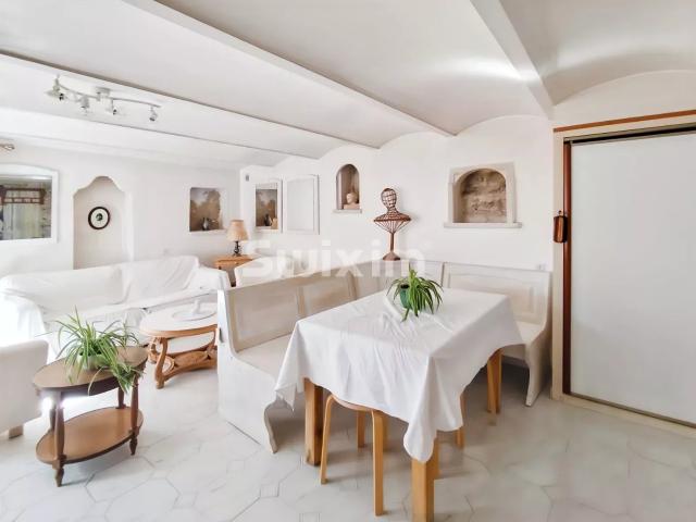 Belle propriété de 2 maisons avec piscine, 8 chambres, terra. 230m² Saint Montan