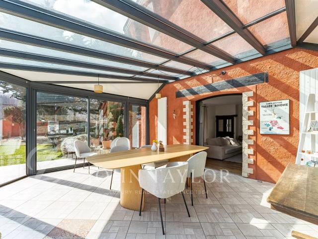 Belle propriété de 420 m² habitables au total 300m² La Côte Saint André