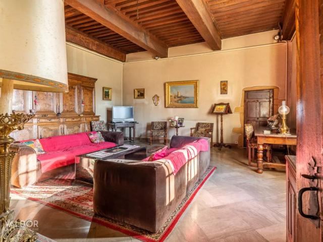 Belle propriété de 497 m² et dépendances, dans un parc de 17 500 m²