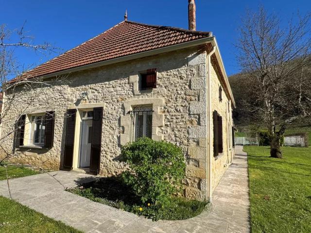 Belle propriété de campagne avec piscine sur 3.7 ha de terrain
