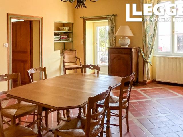 Belle propriété de caractère avec piscine sur plus de 6,5 hectares