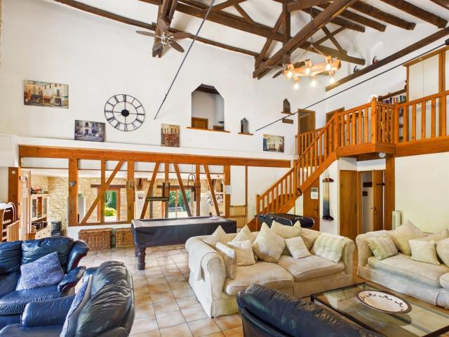 Belle propriété de caractère en Dordogne avec piscine chauff. 277m² Thénac