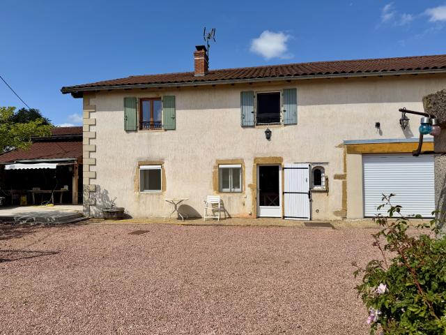 Belle propriété de caractère rénovée de 202 m2 sur un terrain arboré de 1364m2