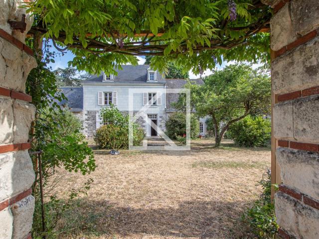 Belle propriété de charme avec dépendances, Angers Est 265m² Loire Authion