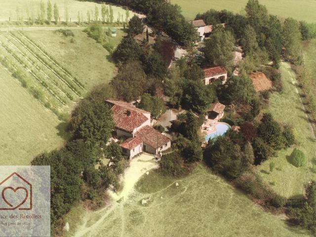 Belle propriété en pierre avec écuries,sur 4.5 hectares clos à Saint Clair