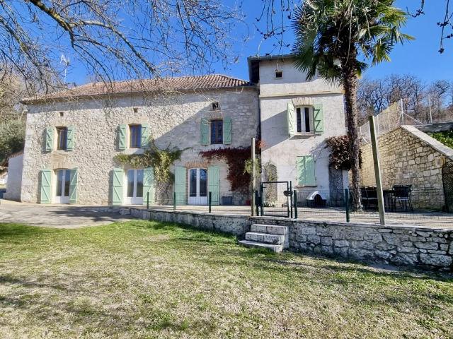 Belle propriété en pierre avec vue dégagée dans le Tarn et G. 170m² Lauzerte