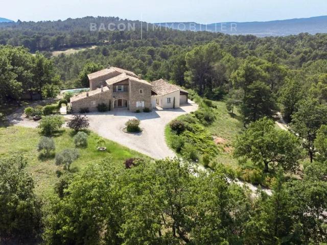Belle Propriété en pierre avec vues sur 2 hectares 200m² Roussillon