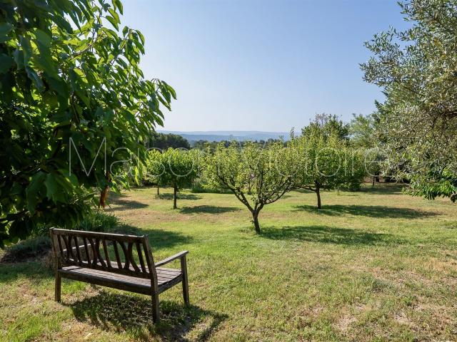 Belle propriété en pierre bénéficiant de vues époustouflante. 238m² Le Barroux