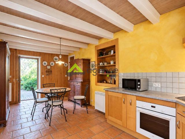 Belle propriété en pierres avec grange, verger, source et bo