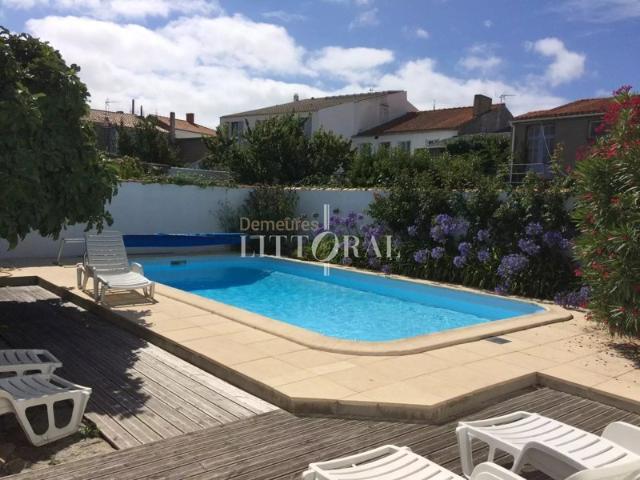 Belle propriété familiale avec piscine au cœur de Port Joinville