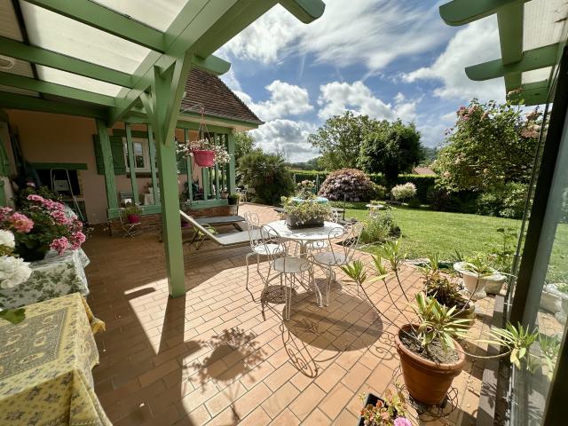 Belle propriété familiale de 220 m2 sur un terrain clos et paysager de 1 785 m2 Bellengreville
