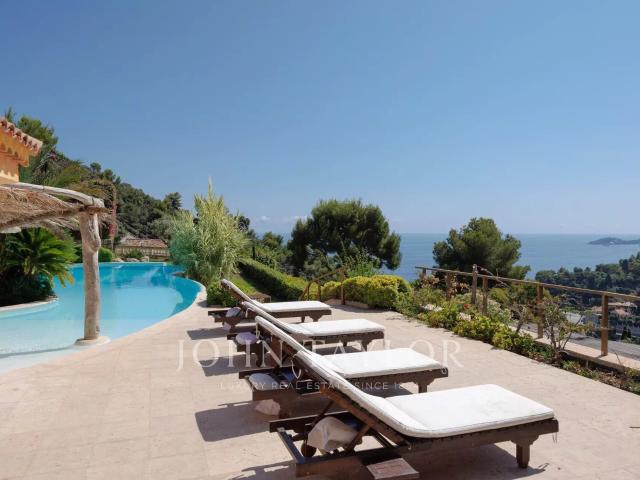 Belle propriété historique, à moins de 10 minutes de Monaco 453m² Eze