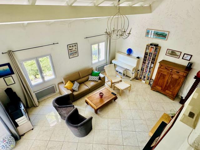 Belle Propriete Provencale T5 dont partie Independante, avec. 144m² Cotignac