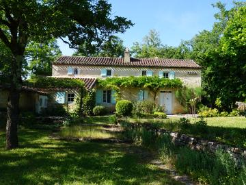 Belle propriété rurale avec dépendances et terrain de 7 hectares