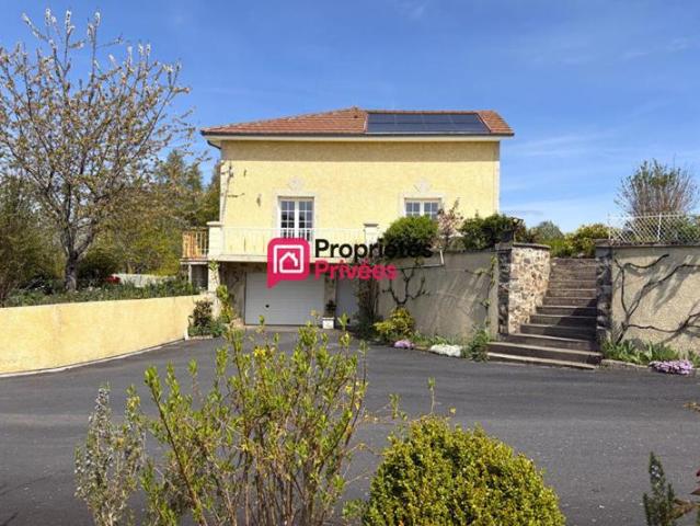 Belle propriété T7 de 231m², terrain de 6905m² avec un étang aux Richards 63780 à vendre
