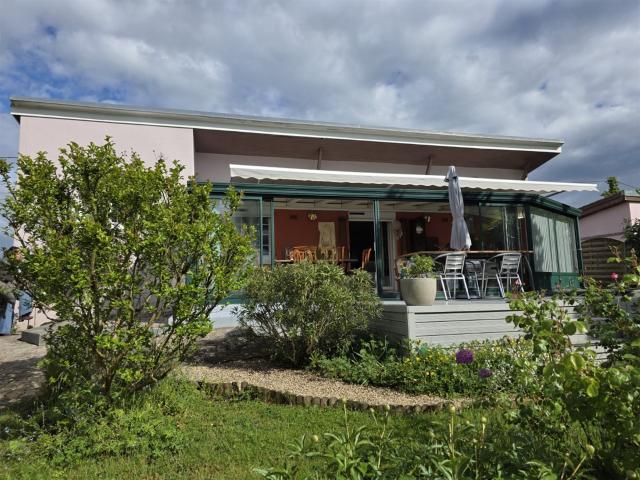 Belle situation à l'écart. Maison atypique avec jardin pisc. 75m² Saint Gengoux le National
