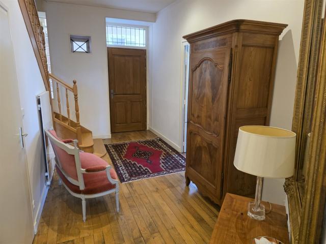 Belle situation bord de Saône avec vue. Grand appartement de. 200m² Tournus