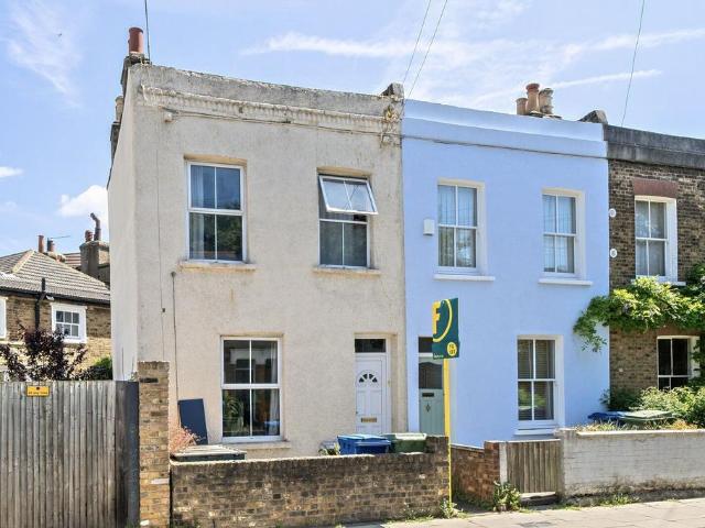 Bellenden Road, Peckham, London, SE15 2 bed end of terrace house to rent £2,350 pcm £542 pw