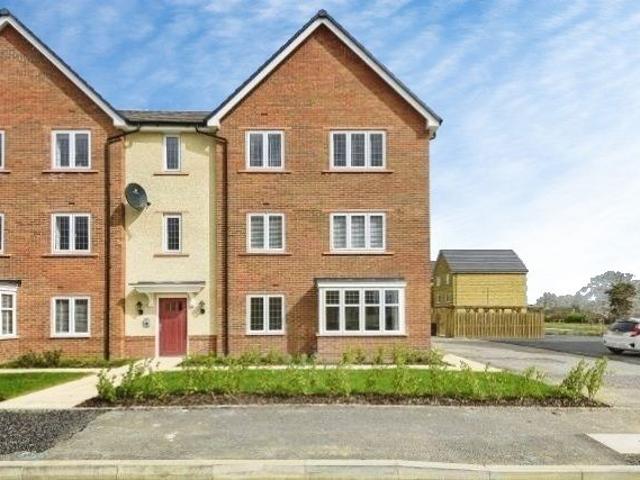 Bellenger Way, Brize Norton, Carterton OX18, 2 bed flat to rent, £1,250 pcm | PrimeLocation