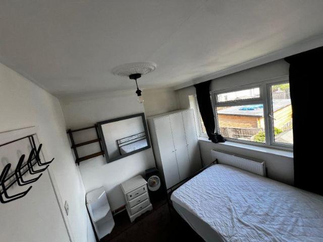 Bellegrove Rd, London, DA16 1 bed in a house share to rent £850 pcm £196 pw