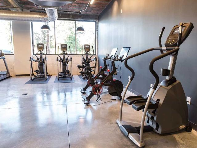 Bellerive 1 Bedroom Apartment for Rent at 214 E Armour Blvd, Kansas City, MO 64111 Broadway Gillham