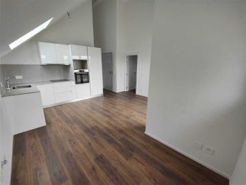 BUSSY – 2,5 Zimmer im obersten Stock