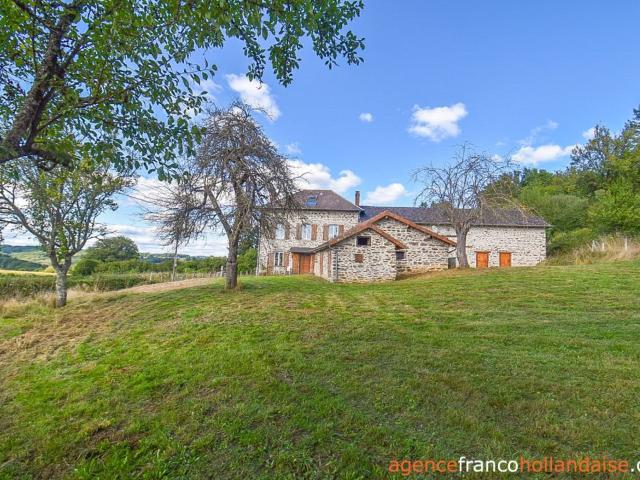 Belles pierres et jolies vues 136m² Neuvic Entier