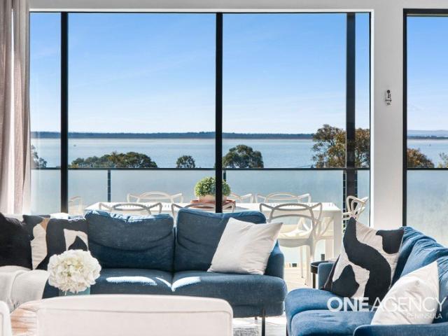 Bellevue A custom built beachside retreat with 180º water views!