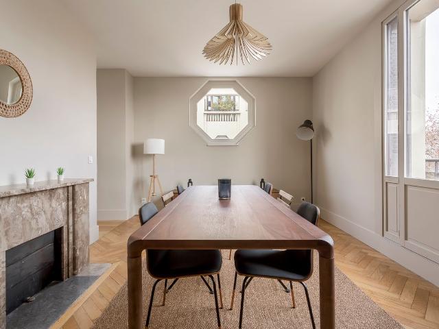 Bellevue Balcony with view Opera, Lyon Amsterdam Apartments for Rent
