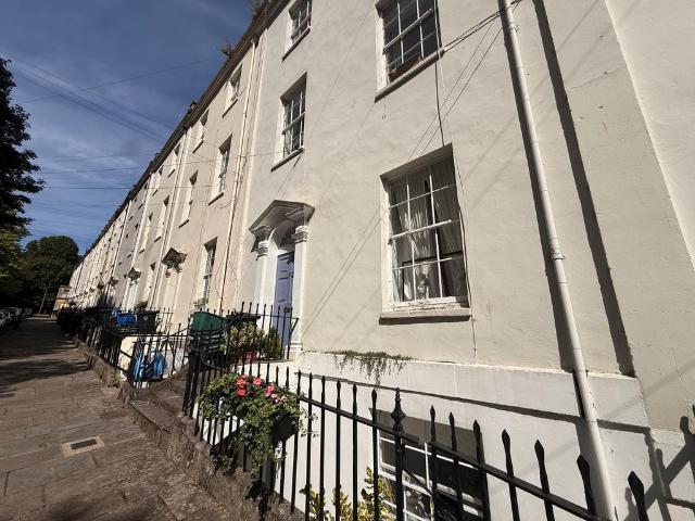 Bellevue, Bristol, BS8 2 bed flat to rent £1,750 pcm £404 pw