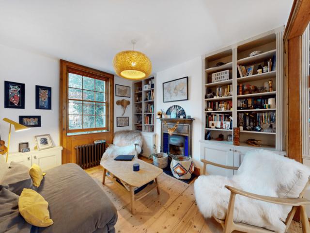 Bellevue Place, London, E1 2 bed terraced house to rent £4,000 pcm £923 pw