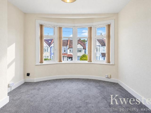Bellevue Road, Southend On Sea SS2, 2 bed flat to rent, £1,150 pcm | PrimeLocation
