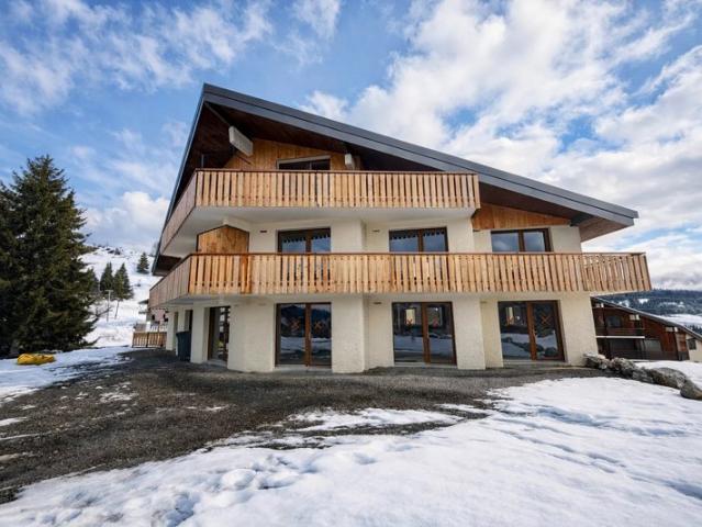 BELLEVAUX HIRMENTAZ APPARTEMENT PLATEAU 49m2 REZ DE JARDIN