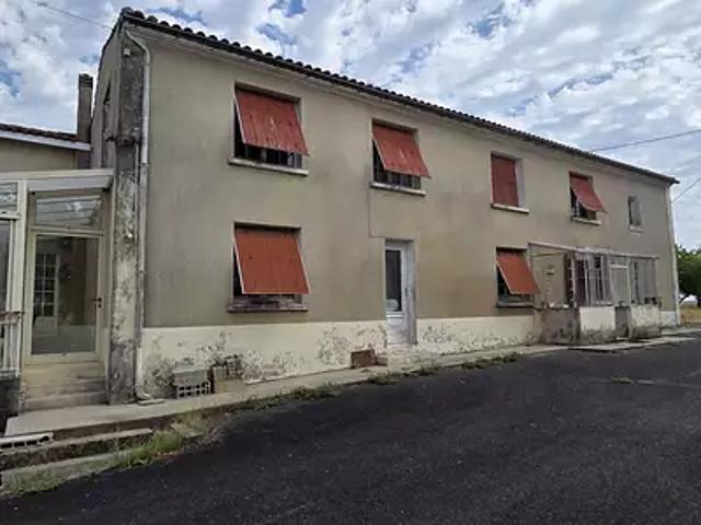 Bellevigne 16120 Achat / Vente maison 8 pièces t8 terrasse cave