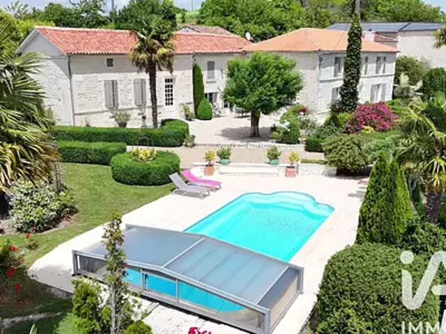 Bellevigne 16120 Achat / Vente maison 9 pièces t9 piscine terrasse