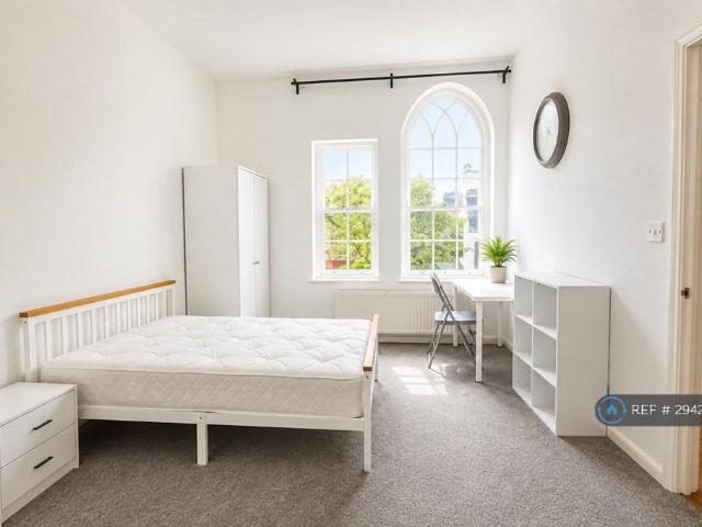 Bellhanger Court, Bath, BA1 2 bed flat to rent £1,900 pcm £438 pw