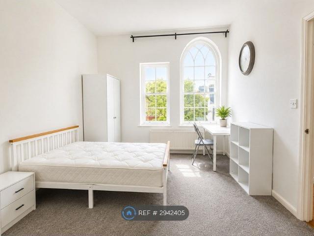 Bellhanger Court, Bath BA1, 2 bed flat to rent, £1,900 pcm | PrimeLocation