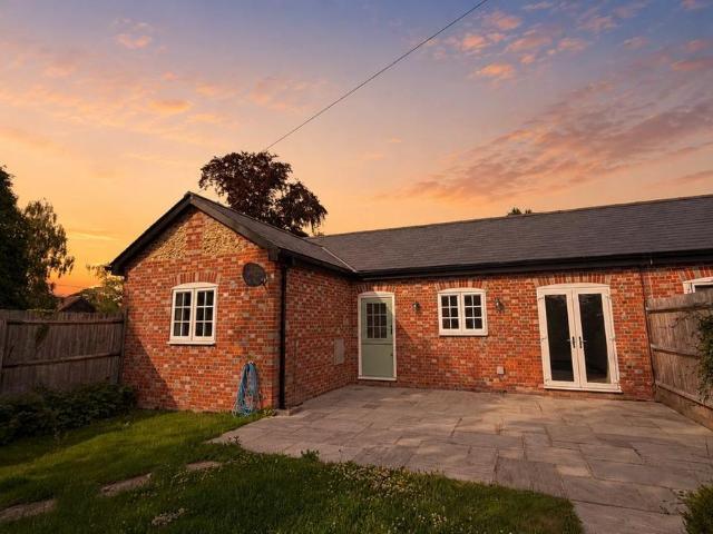 Bellingdon, Chesham HP5, 2 bed bungalow to rent, £1,950 pcm | PrimeLocation