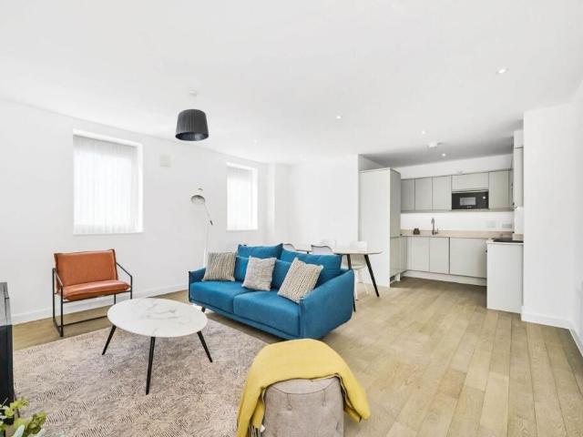 Bellingham Road, London SE6, 3 bed flat to rent, £2,300 pcm | PrimeLocation