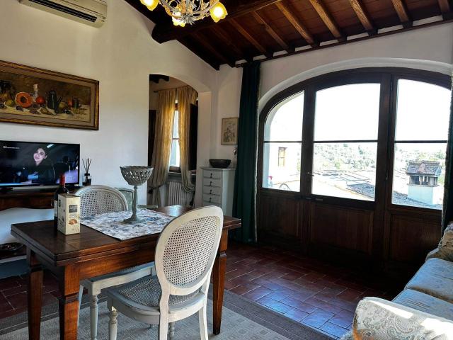 Bellisimo bilocale con spazio esterno e posto auto in depandance di Villa storica