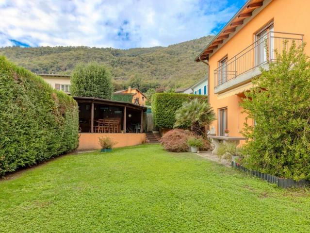 BELLISSIMA CASA 6.5 CON GROTTO E GIARDINO A RIVA SAN VITALE