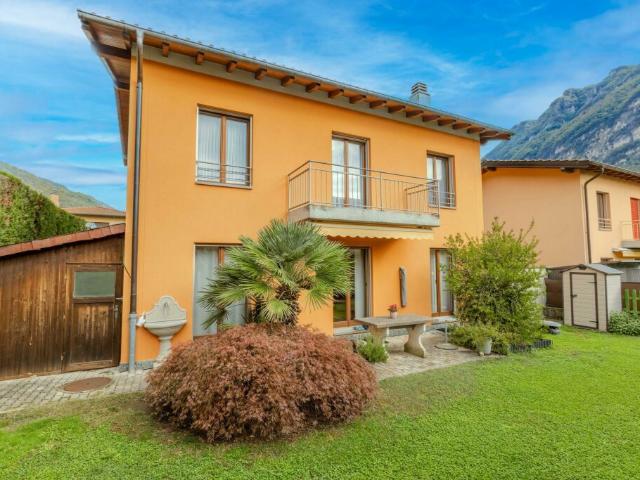 BELLISSIMA CASA 6.5 CON GROTTO E GIARDINO A RIVA SAN VITALE