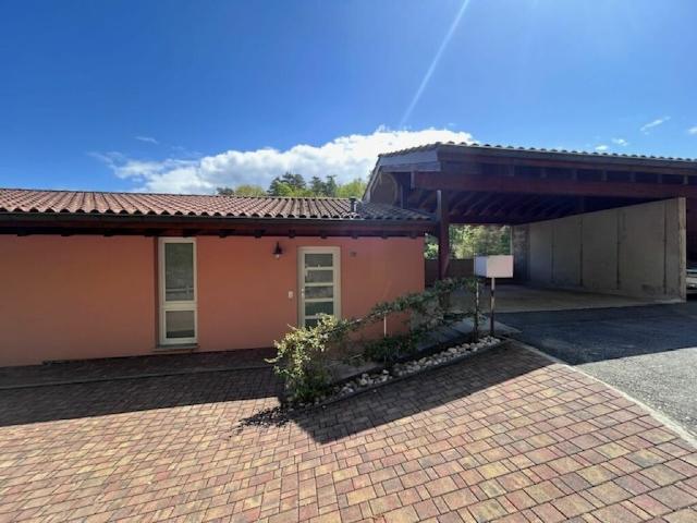 BELLISSIMA CASA UNIFAMILIARE CON GIARDINO E 4 POSTI AUTO