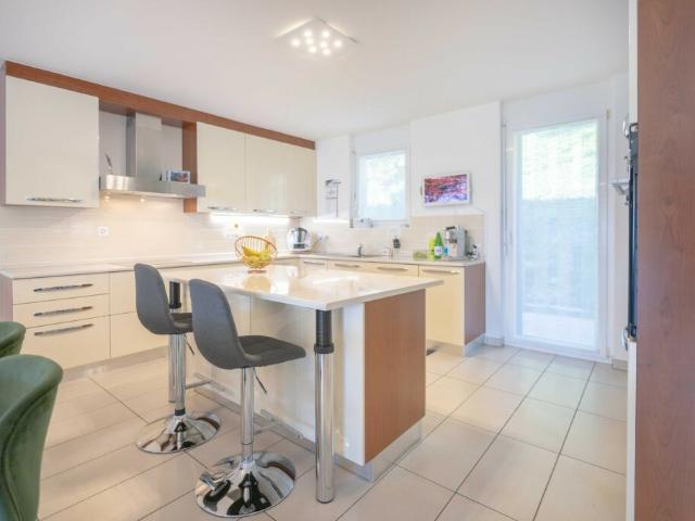 BELLISSIMA E MODERNA CASA 4.5 LOCALI CON VISTA LAGO A PURA