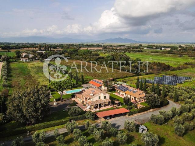 Bellissima proprietà immersa nella pineta,a 2 km dalla Spiag. 350m² Grosseto