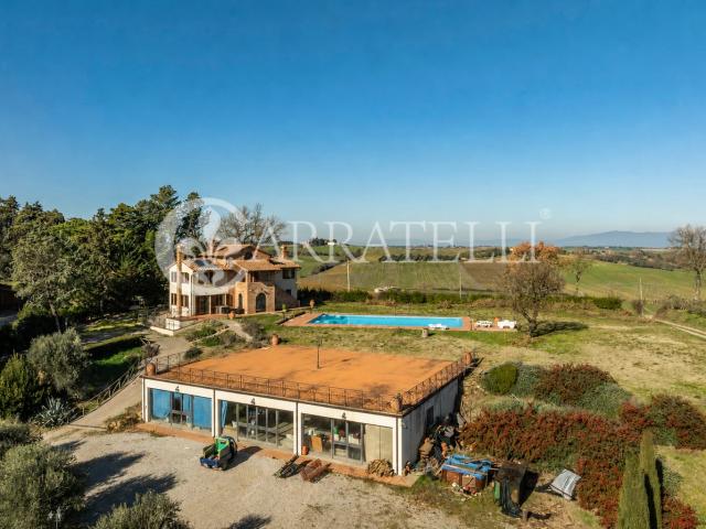 Bellissima proprietà in vendita nell'incantevole campagna um. 750m² Castiglione del Lago