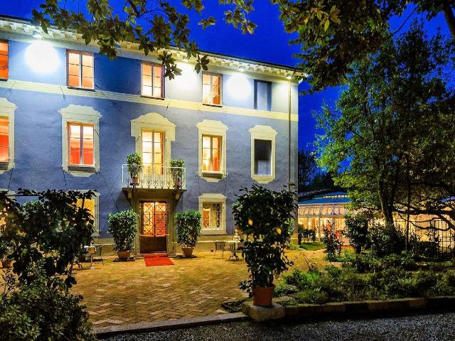 Bellissima struttura turistico ricettiva con ristorante parco e piscina in vendita a Lucca